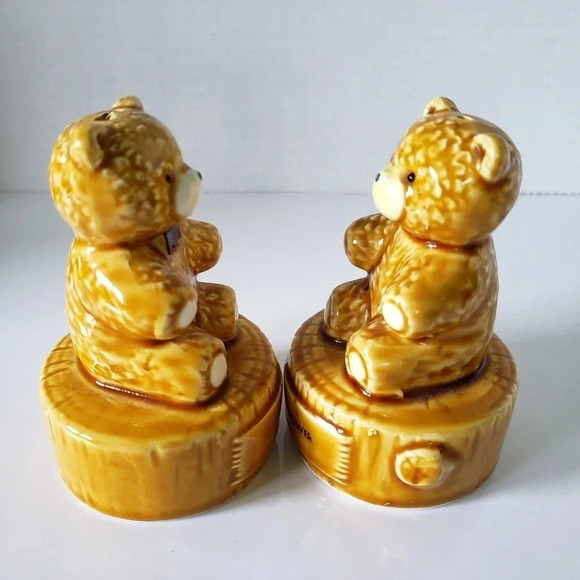 Vintage set of 2 Teddy Bear  Souvenir Salt/Pepper Shakers. - Picture 3 of 6